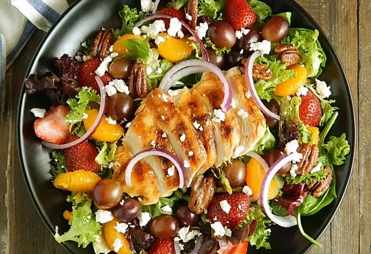 Strawberry & Pecan Salad